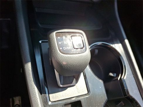 Used 2024 Nissan Rogue SV image 15