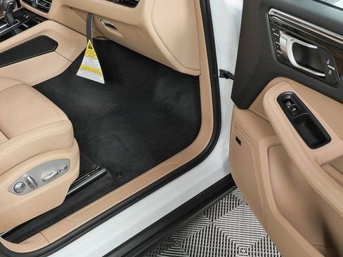 New 2026 Porsche Macan image 26