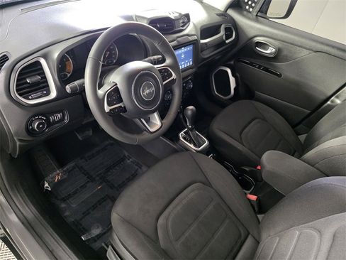 Certified 2019 Jeep Renegade Latitude image 11