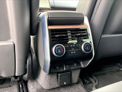 Used 2025 Land Rover Range Rover SE AWD/4WD image 36