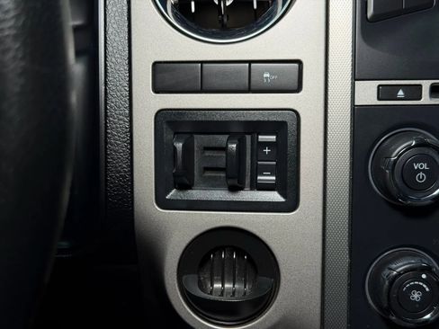 Used 2017 Ford Expedition XLT image 30