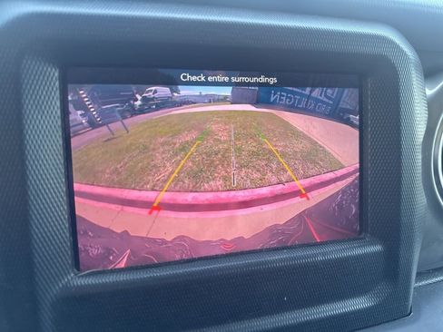 Used 2020 Jeep Wrangler Unlimited Sahara image 7