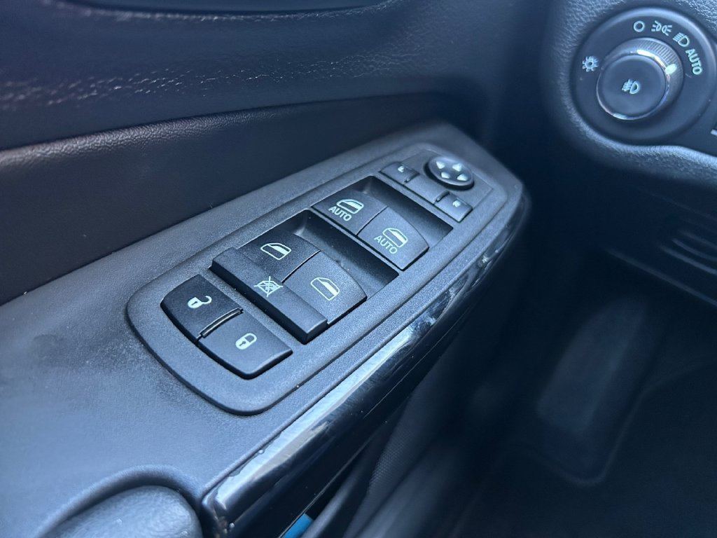 Used 2023 Jeep Cherokee Altitude Lux w/ Lux Elite Package AWD/4WD image 5