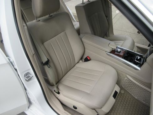 Used 2014 Mercedes-Benz E 550 4MATIC Sedan image 27