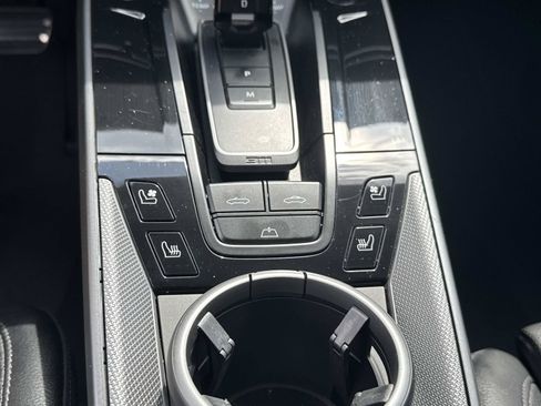 Used 2025 Porsche 911 Carrera RWD image 27