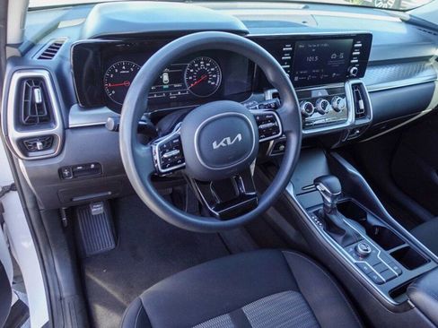 Used 2022 Kia Sorento LX image 10