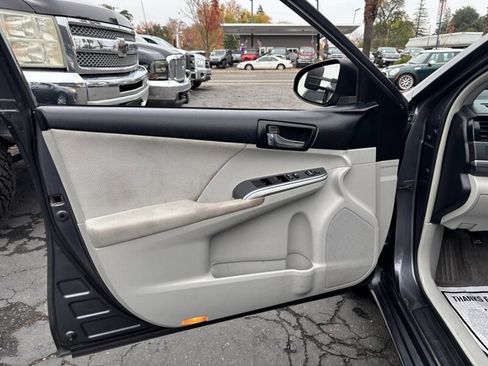 Used 2012 Toyota Camry XLE image 11