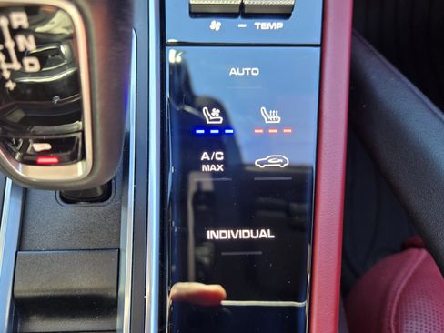 Used 2019 Porsche Cayenne E-Hybrid image 26