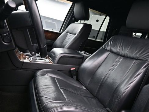 Used 2015 Lincoln Navigator Base image 9