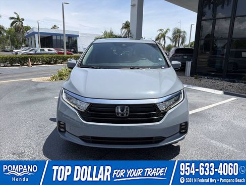 Used 2024 Honda Odyssey Touring image 3
