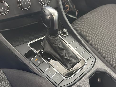 Used 2019 Volkswagen Jetta FWD image 19