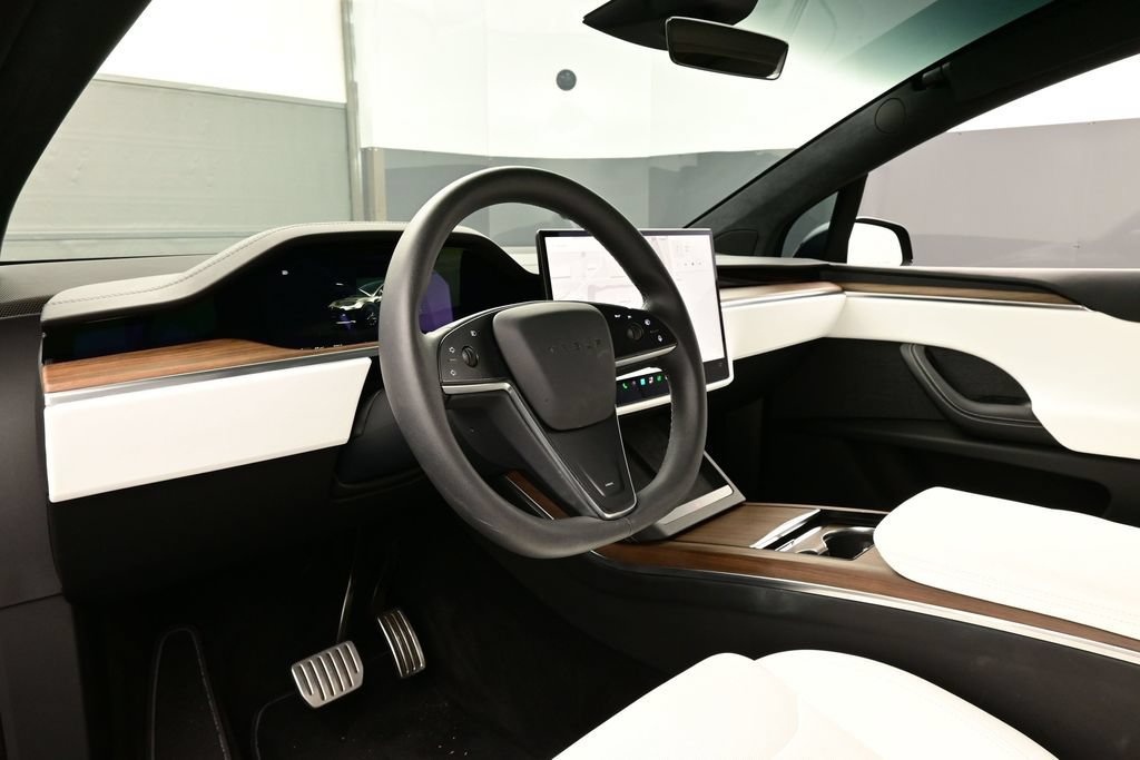 Used 2023 Tesla Model X AWD/4WD image 4