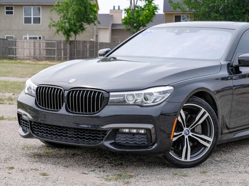 Used 2018 BMW 740i image 6