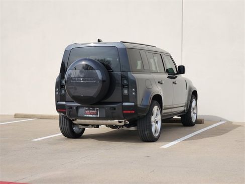 New 2026 Land Rover Defender 110 X-Dynamic SE image 4