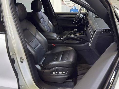 Used 2019 Porsche Cayenne AWD/4WD image 16