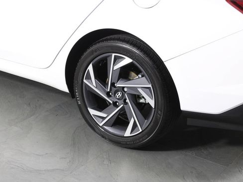 Certified 2024 Hyundai Elantra Limited FWD image 15