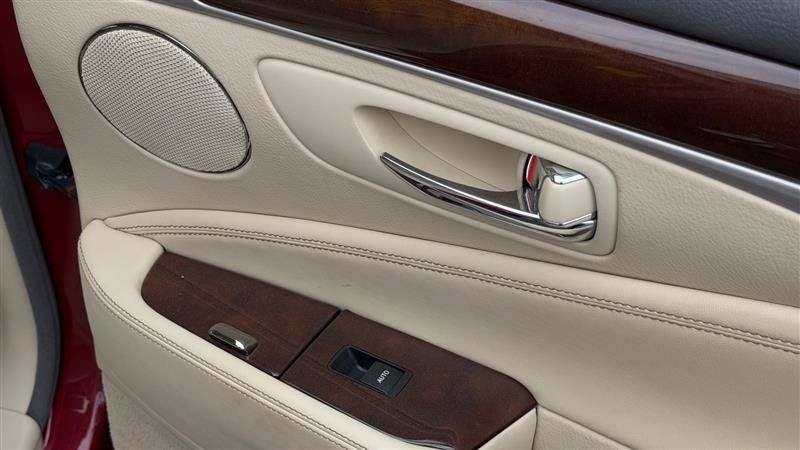 Used 2013 Lexus LS 460 AWD w/ Comfort Pkg image 41