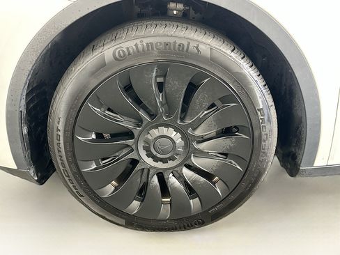 Used 2023 Tesla Model Y Long Range AWD/4WD image 11