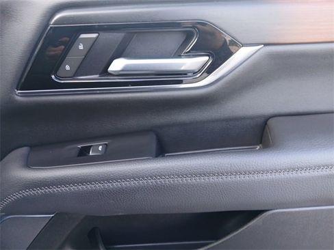 Used 2025 GMC Yukon XL Denali image 16