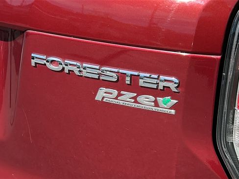 Used 2017 Subaru Forester 2.5i Premium w/ All-Weather Package AWD/4WD image 28