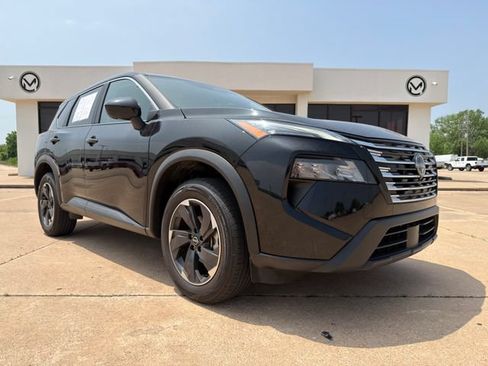 Used 2025 Nissan Rogue SV FWD image 3