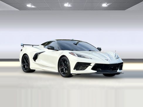 Used 2025 Chevrolet Corvette Stingray Premium Conv w/ Z51 Performance Package RWD image 6
