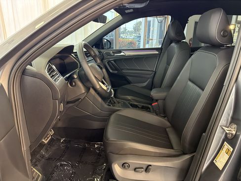 Used 2023 Volkswagen Tiguan SE R-Line FWD image 5