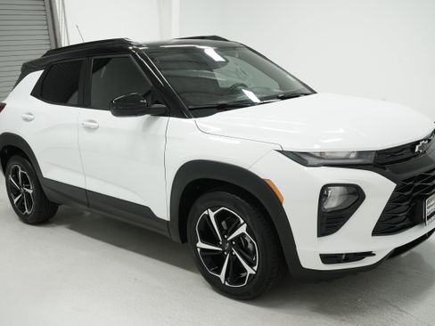 Used 2021 Chevrolet TrailBlazer RS w/ Convenience Package image 2