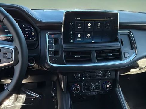 Used 2022 Chevrolet Suburban Z71 w/ Z71 Off-Road Package image 10