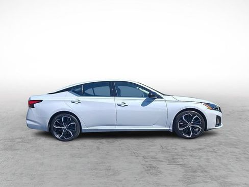 Used 2023 Nissan Altima 2.5 SR FWD image 7