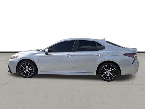 Used 2021 Toyota Camry SE image 8