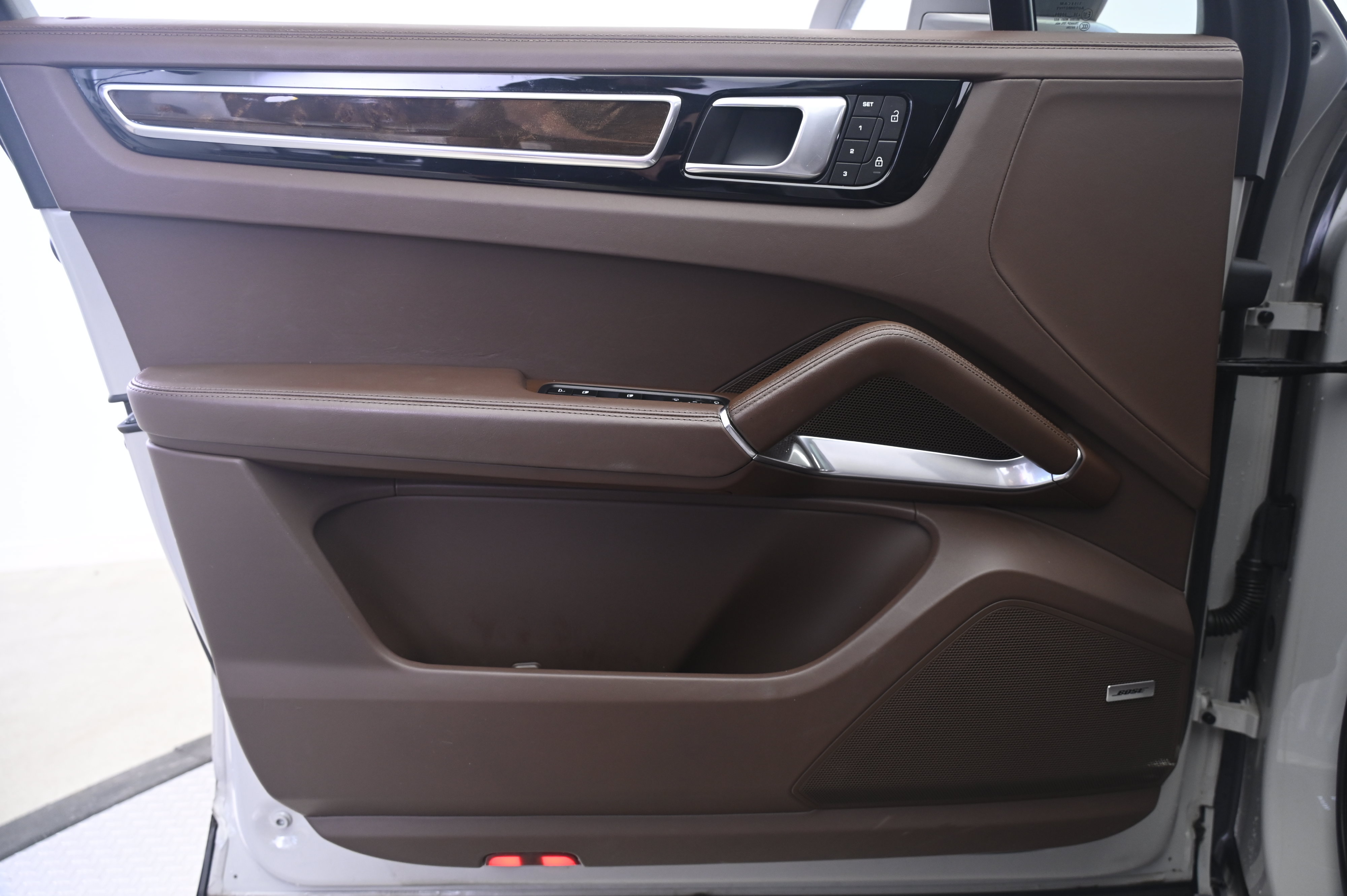 Certified 2023 Porsche Cayenne Turbo AWD/4WD image 26