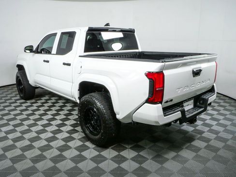 Used 2025 Toyota Tacoma SR AWD/4WD image 25