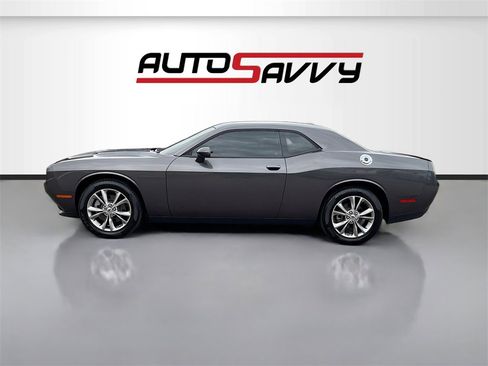 Used 2022 Dodge Challenger SXT w/ Driver Convenience Group image 4