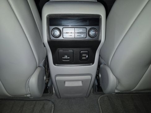 Used 2018 GMC Acadia SLT AWD/4WD image 22