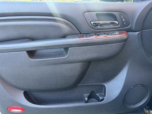 Used 2013 Cadillac Escalade Premium image 23