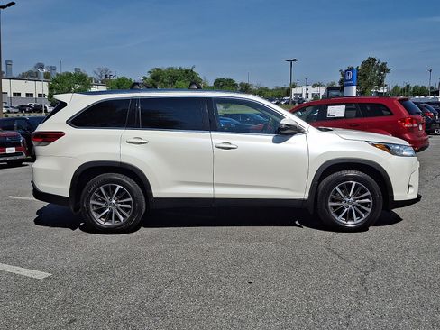 Used 2019 Toyota Highlander XLE AWD/4WD image 7