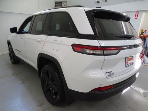 Certified 2023 Jeep Grand Cherokee Limited w/ Black Appearance Package AWD/4WD image 21