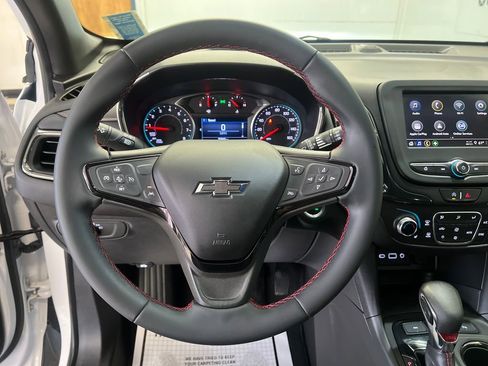 Used 2023 Chevrolet Equinox RS AWD/4WD image 21