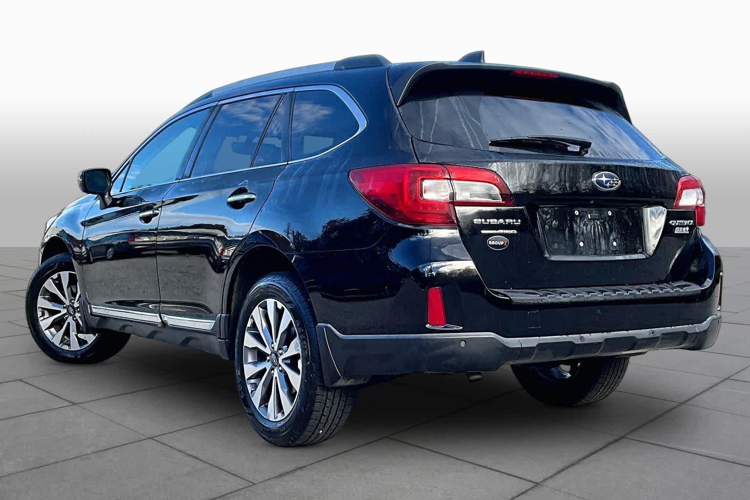 Used 2017 Subaru Outback 2.5i Touring AWD/4WD image 12