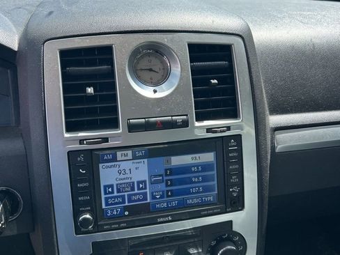 Used 2010 Chrysler 300 Touring RWD image 13