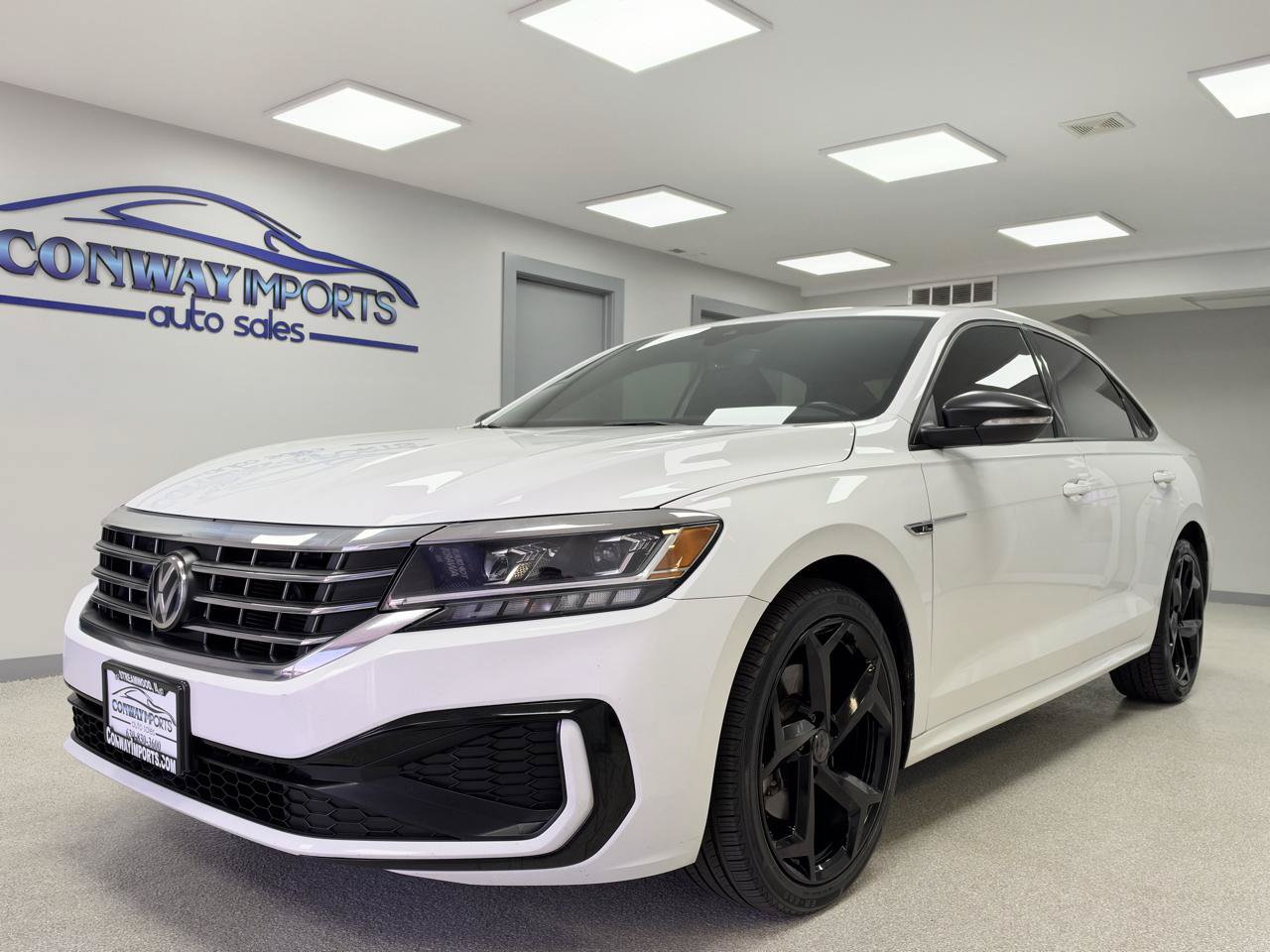 Used 2021 Volkswagen Passat 2.0T R-Line FWD image 1