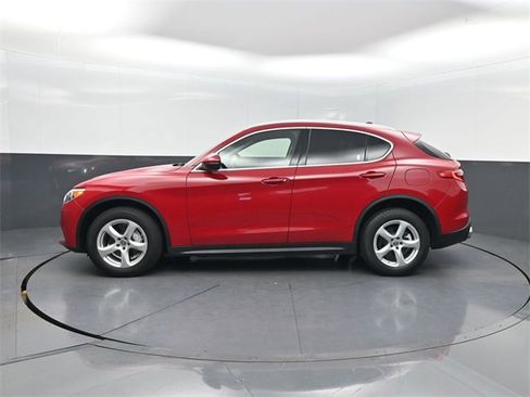 Used 2020 Alfa Romeo Stelvio image 2
