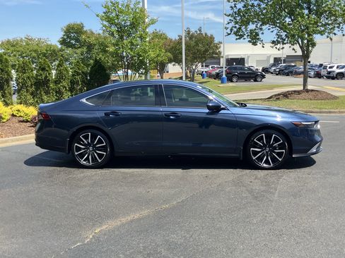 Used 2025 Honda Accord Touring image 11