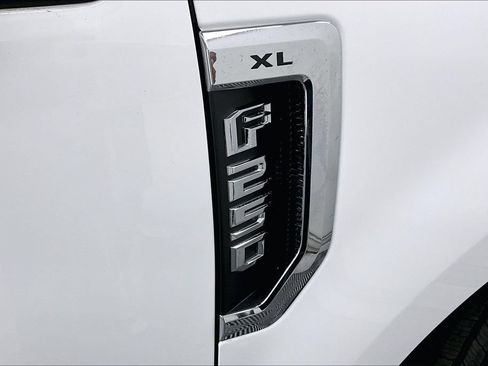 Used 2021 Ford F250 XL w/ Power Equipment Group RWD image 7