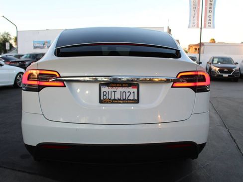 Used 2018 Tesla Model X 75D AWD/4WD image 4