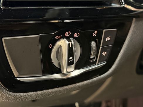 Used 2020 BMW M550i xDrive M550i xDrive w/ Executive Package image 19