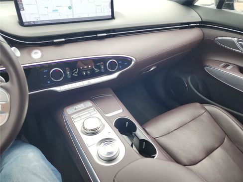 Used 2022 Genesis GV70 2.5T w/ Advanced Package image 41