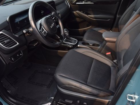 Used 2024 Kia Seltos EX image 9