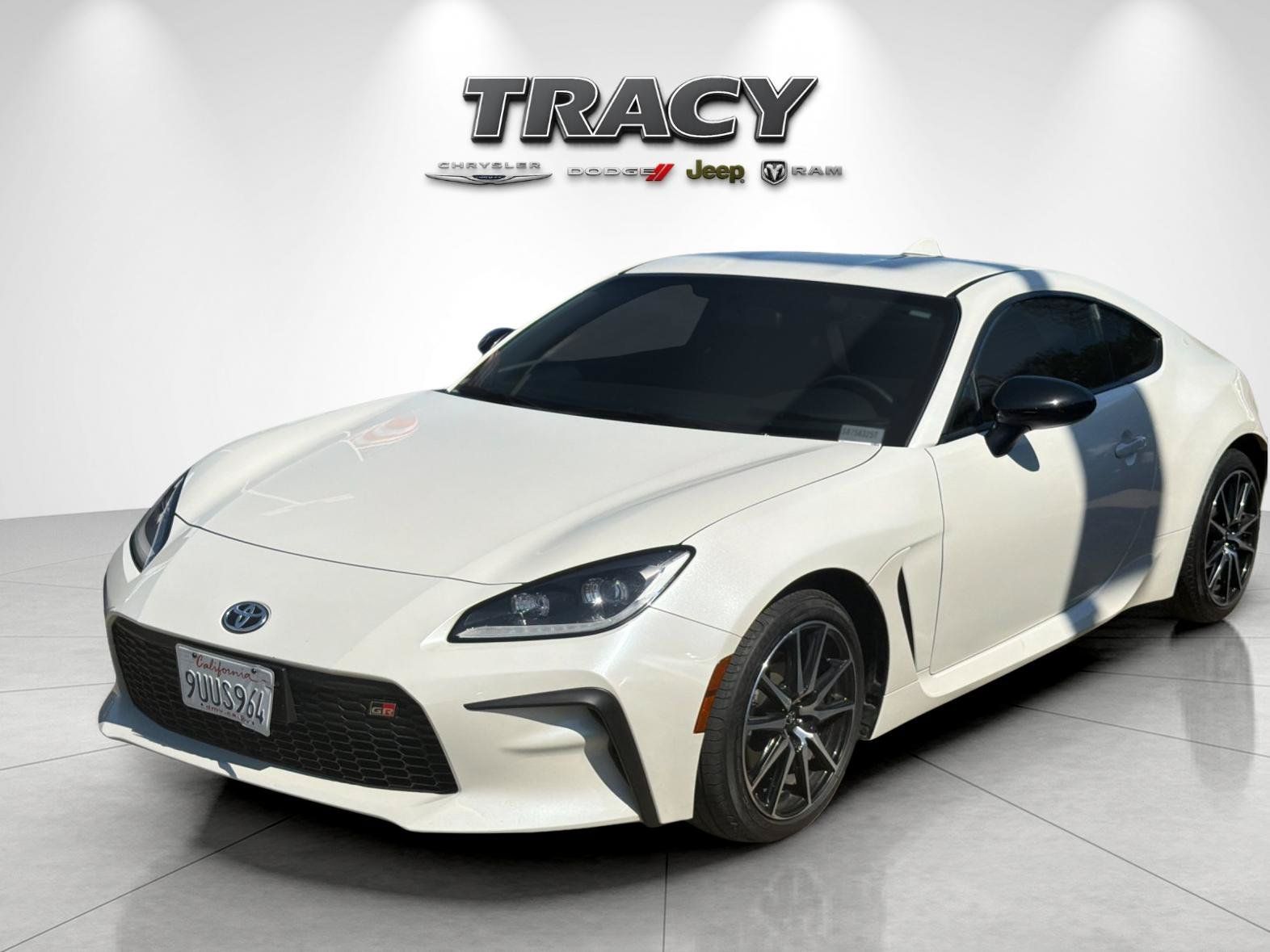 Used 2025 Toyota GR86 w/ ALL Weather Mat Package (TMS) RWD image 2